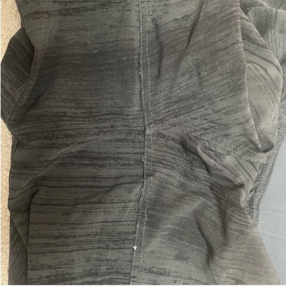 Lululemon T.H.E. Linerless Gray/ Black Stripped Size M